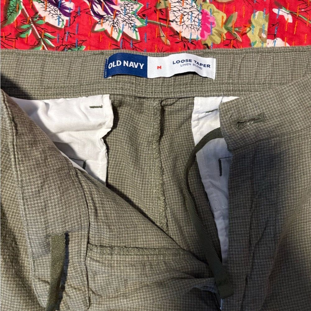 Old Navy Loose Taper Pants in Khaki